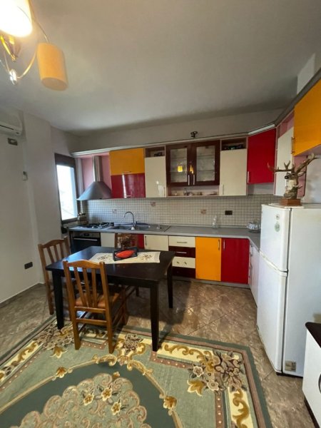 Tirane, jepet me qera shtepi 3+1+Ballkon Kati 2, 130 m² 500 € (Astir)