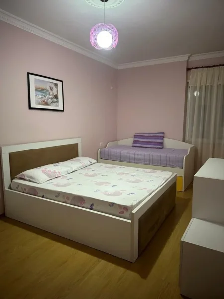 Tirane, jepet me qera apartament 1+1 Kati 3, 60 m² 400 € (Jepet me Qera Super Apartament 1+1 i mobiluar ne Fresk)
