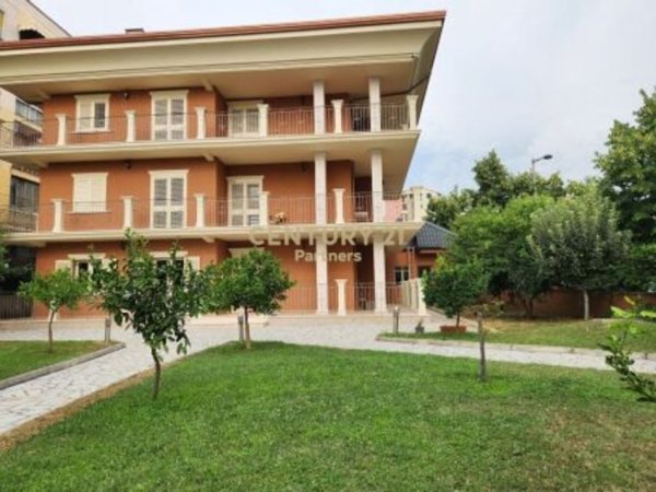 Tirane, jepet me qera Vile 3 Katshe Kati 0, 1.469 m² 6.000 € (Fakultetit Ekonomik)