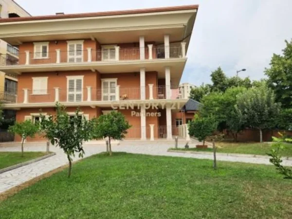 Tirane, jepet me qera Vile 3 Katshe Kati 0, 1.469 m² 6.000 € (Fakultetit Ekonomik)