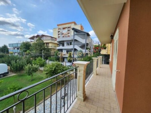 Tirane, jepet me qera Vile 3 Katshe Kati 0, 1.469 m² 6.000 € (Fakultetit Ekonomik)