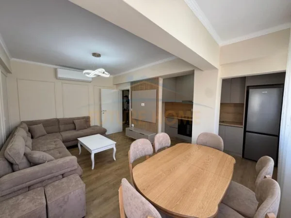 Durres, shitet apartament 2+1 Kati 4, 89 m² 180.000 € (Rruga e Portit, Durres)