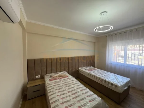 Durres, shitet apartament 2+1 Kati 4, 89 m² 180.000 € (Rruga e Portit, Durres)