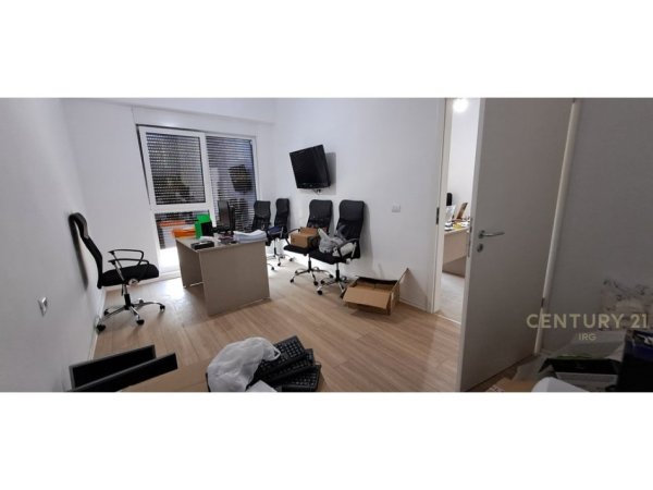 Tirane, jepet me qera zyre Kati 2, 64 m² 390 € (Jordan Misja)