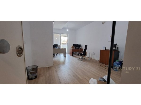 Tirane, jepet me qera zyre Kati 2, 64 m² 390 € (Jordan Misja)