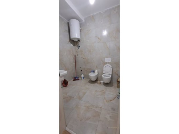Tirane, jepet me qera zyre Kati 2, 64 m² 390 € (Jordan Misja)