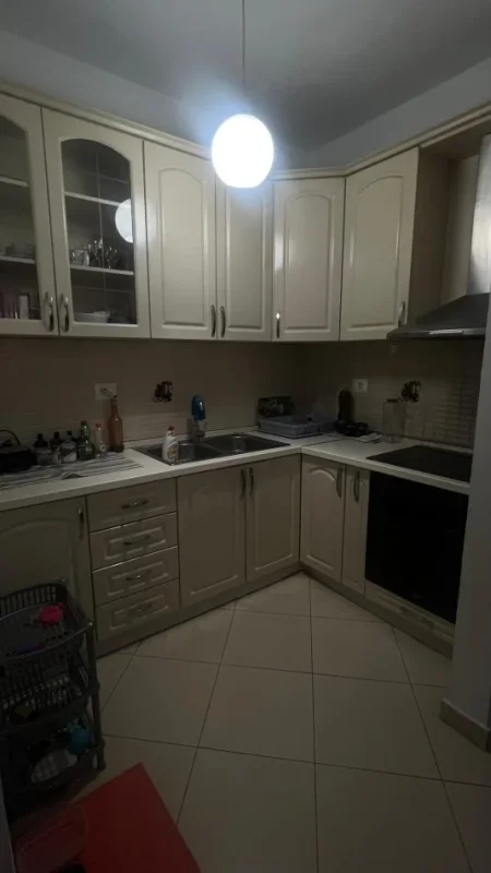 Tirane, jepet me qera apartament 2+1+Ballkon Kati 2, 115 m² 450 € (Astir)