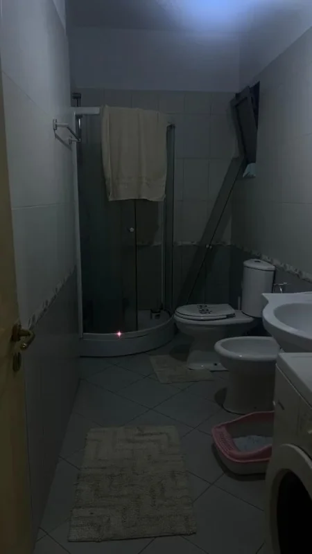 Tirane, jepet me qera apartament 2+1+Ballkon Kati 2, 115 m² 450 € (Astir)
