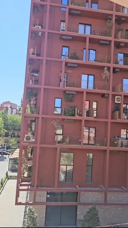 Tirane, Jepet me qera Ndertese 8+1 me 4 kate , 500 m² 4.000 € (Jepet me Qera Super Godine 4-kateshe ne Rrugen e Kavajes.)
