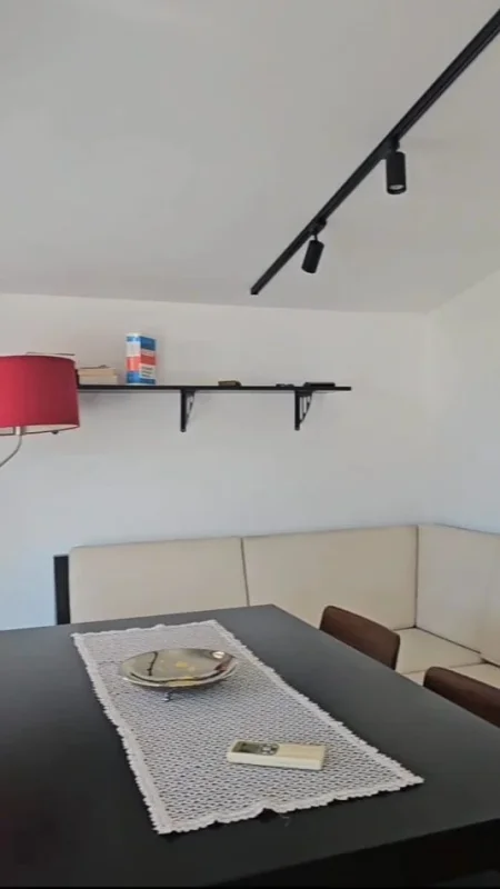 Tirane, Jepet me qera Ndertese 8+1 me 4 kate , 500 m² 4.000 € (Jepet me Qera Super Godine 4-kateshe ne Rrugen e Kavajes.)