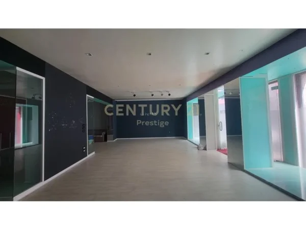 Tirane, jepet me qera ambjent biznesi Kati 0, 120 m² 1.200 € (Shkolla e Baletit)