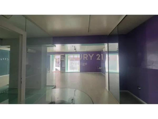 Tirane, jepet me qera ambjent biznesi Kati 0, 120 m² 1.200 € (Shkolla e Baletit)