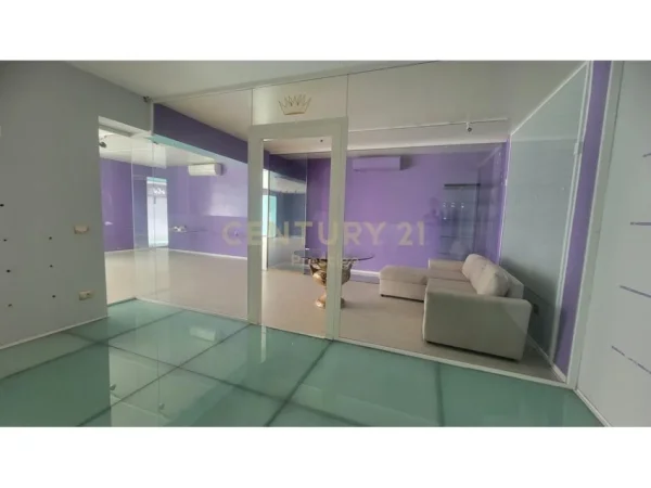 Tirane, jepet me qera ambjent biznesi Kati 0, 120 m² 1.200 € (Shkolla e Baletit)