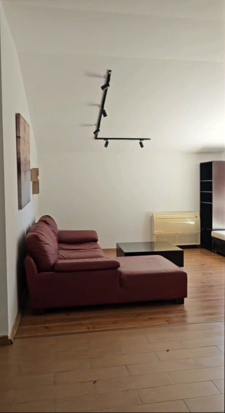Tirane, Jepet me qera Ndertese 8+1 me 4 kate , 500 m² 4.000 € (Jepet me Qera Super Godine 4-kateshe ne Rrugen e Kavajes.)