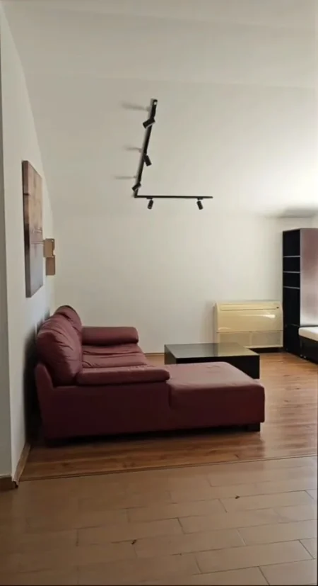 Tirane, Jepet me qera Ndertese 8+1 me 4 kate , 500 m² 4.000 € (Jepet me Qera Super Godine 4-kateshe ne Rrugen e Kavajes.)