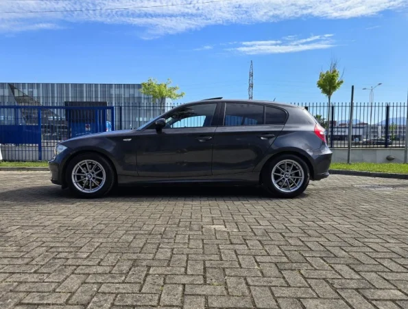 Tirane, shes makine BMW 118i Benzin, gri e erret manuale Klima 135.000 km 5.000 €