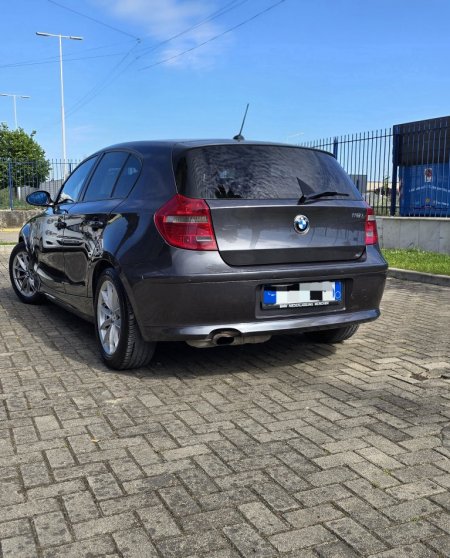 Tirane, shes makine BMW 118i Benzin, gri e erret manuale Klima 135.000 km 5.000 €