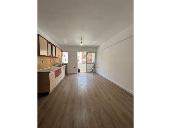 Tirane, jepet me qera apartament 2+1 Kati 2, 93 m² 900 € (Blloku)