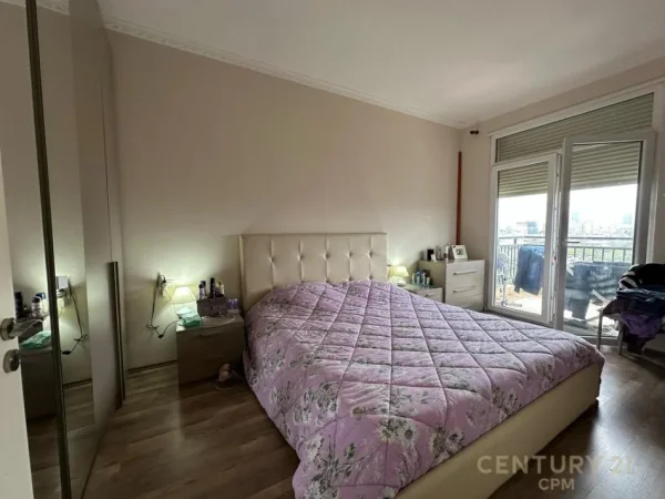 Tirane, jepet me qera apartament 1+1+Ballkon Kati 9, 70 m² 500 € (ish fusha e aviacionit)