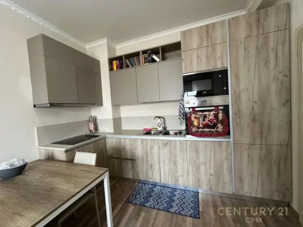 Tirane, jepet me qera apartament 1+1+Ballkon Kati 9, 70 m² 500 € (ish fusha e aviacionit)