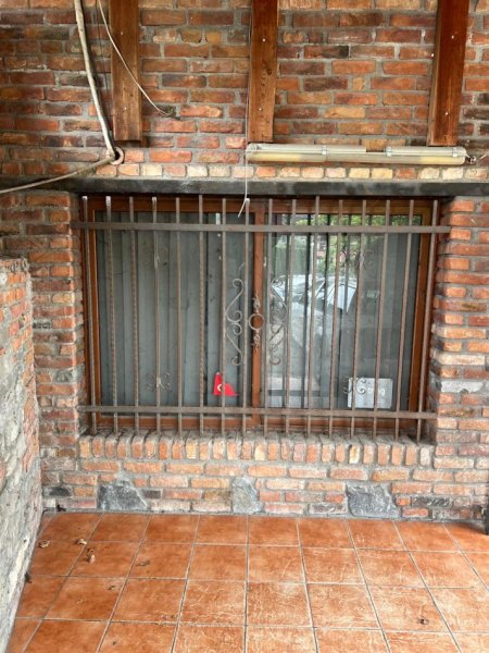 Tirane, jepet me qera bar-kafe Kati 0, 100 m² 300 € (Domje)