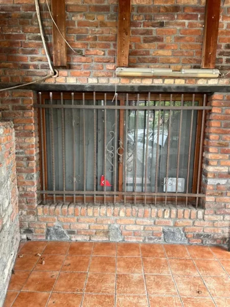 Tirane, jepet me qera bar-kafe Kati 0, 100 m² 300 € (Domje)