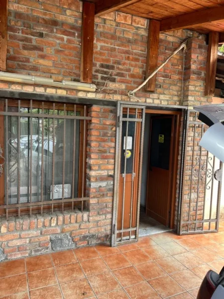 Tirane, jepet me qera bar-kafe Kati 0, 100 m² 300 € (Domje)