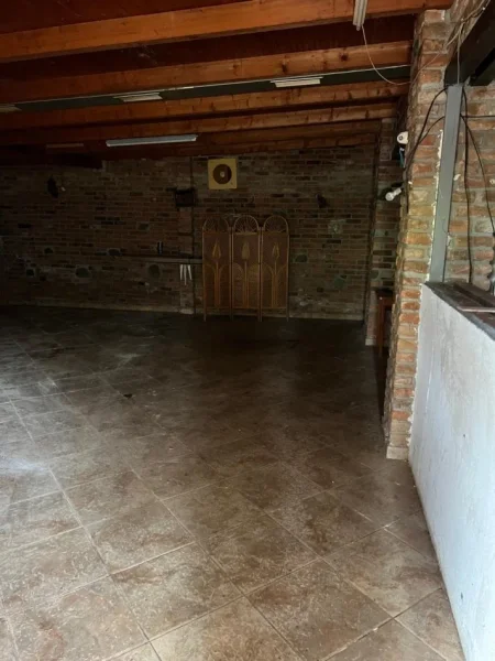 Tirane, jepet me qera bar-kafe Kati 0, 100 m² 300 € (Domje)
