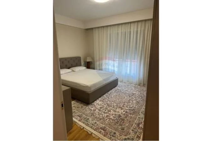 Tirane, jepet me qera , 100 m² 1.400 € (Rruga e Kavajes. Kopleksi Delijorgji)