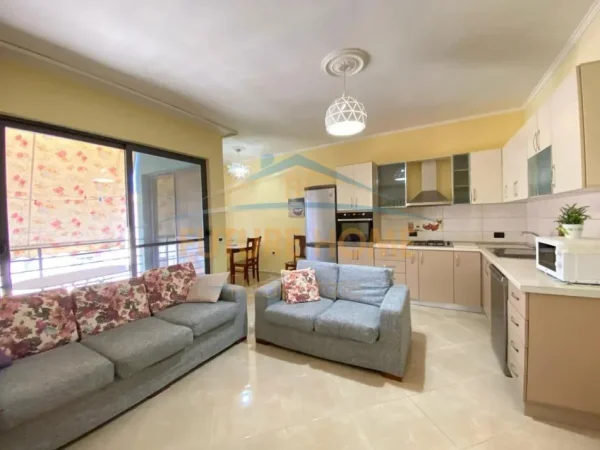 Tirane, shitet apartament 2+1+Aneks+Ballkon Kati 8, 94 m² 125.000 € (Unaza e re)