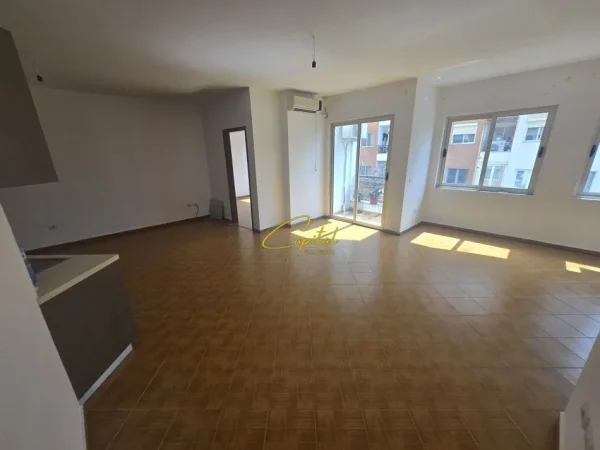 Tirane, shitet apartament 3+1 Kati 3, 127 m² 155.000 € (YZBERISHT)