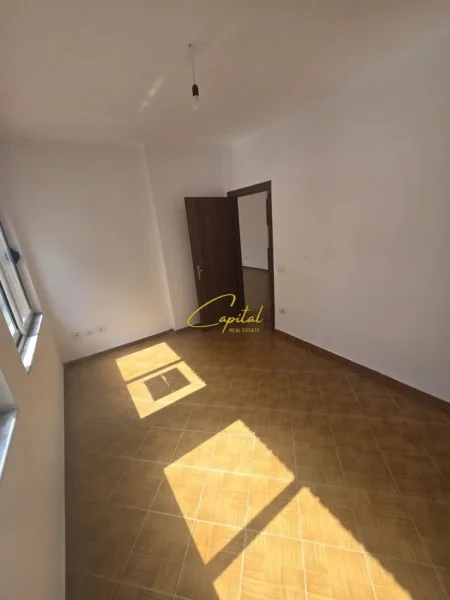 Tirane, shitet apartament 3+1 Kati 3, 127 m² 155.000 € (YZBERISHT)