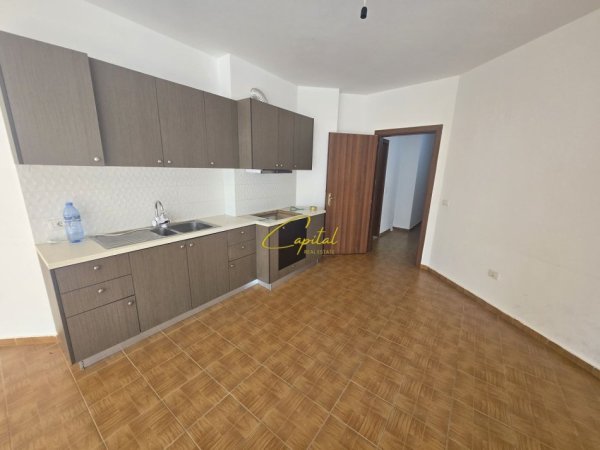 Tirane, shitet apartament 3+1 Kati 3, 127 m² 155.000 € (YZBERISHT)