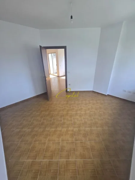 Tirane, shitet apartament 3+1 Kati 3, 127 m² 155.000 € (YZBERISHT)