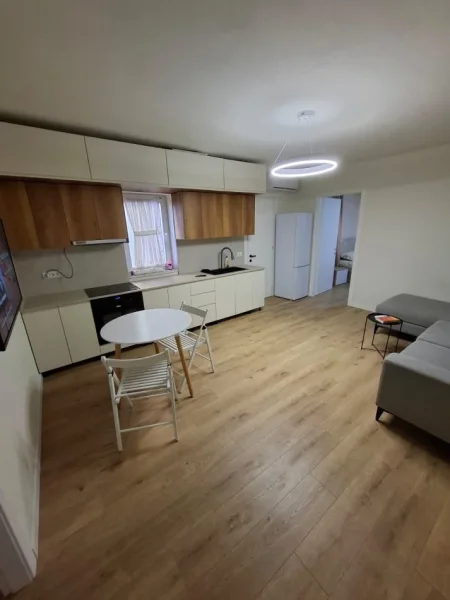 Tirane, jepet me qera apartament 2+1 Kati 4, 65 m² 600 € (Rruga Barrikadave, prane “Black Diamond”)