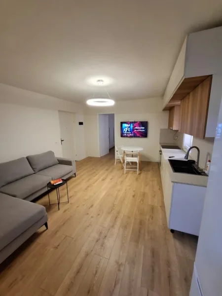 Tirane, jepet me qera apartament 2+1 Kati 4, 65 m² 600 € (Rruga Barrikadave, prane “Black Diamond”)