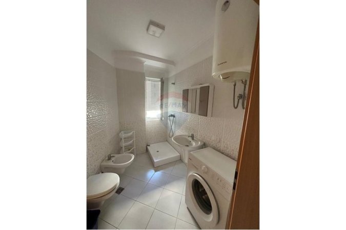 Tirane, jepet me qera apartament 2+1+Aneks+Ballkon , 70 m² 600 € (21- Dhjetori Frosina Plaku)