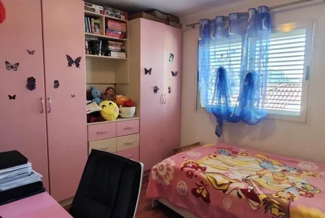 Tirane, shes apartament 3+1 Kati 4, 123 m² 219.000 € (Rruga e Kavajes)