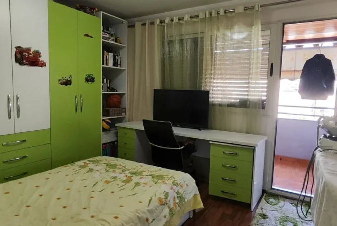 Tirane, shes apartament 3+1 Kati 4, 123 m² 219.000 € (Rruga e Kavajes)