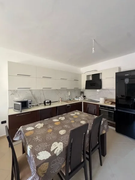 Tirane, shitet apartament 2+1+Ballkon Kati 1, 109 m² 150.000 € (Rruga Loni Ligori)