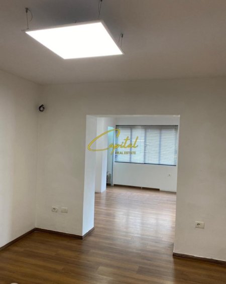 Tirane, jepet me qera ambjent biznesi Kati 2, 57 m² 400 € (RRUGA MYSLYM SHYRI)
