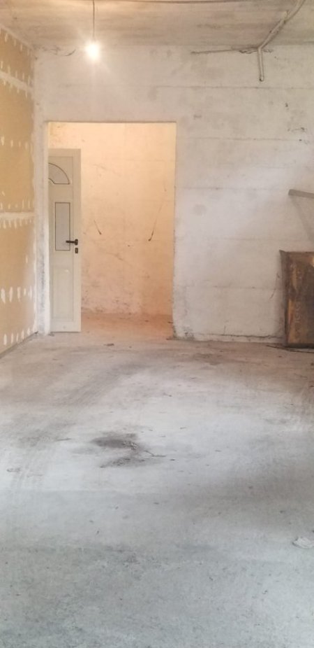 Tirane, shes garazh per magazinim.  Kati -1, 68 m² 35.000 € (Rruga Myslym Keta)