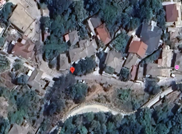 Gjirokaster, shitet shtepi 4+1+Aneks+Ballkon Kati 1, (Lufta e Mashkullorës, lagja-Varrosh qyteti-Gjirokastër.)