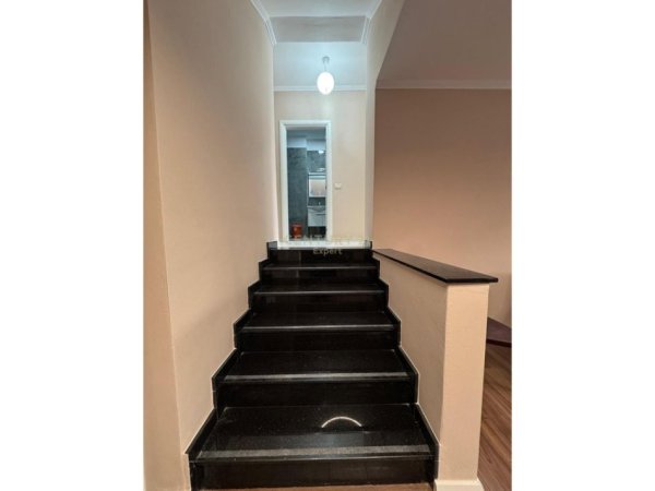 Tirane, jepet me qera apartament 2+1+Ballkon Kati 1, 107 m² 700 € (rruga peti)