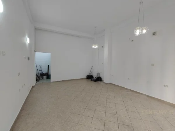 Tirane, jepet me qera ambjent biznesi Kati 0, 42 m² 600 € (Myslym Shyri)