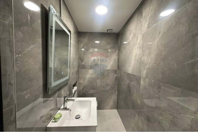 Tirane, jepet me qera ambjent biznesi , 200 m² 2.500 € (21 Dhjetori)