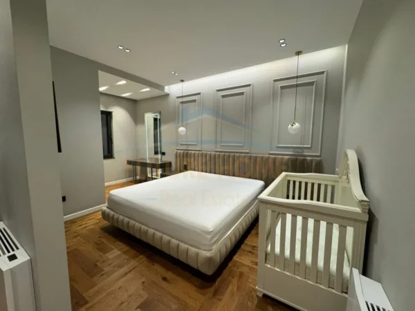 jepet me qera apartament 3+1 Kati 4, 120 m² 1.200 € (Qender Bluestar, Durres)
