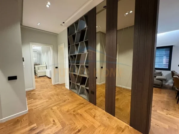 jepet me qera apartament 3+1 Kati 4, 120 m² 1.200 € (Qender Bluestar, Durres)