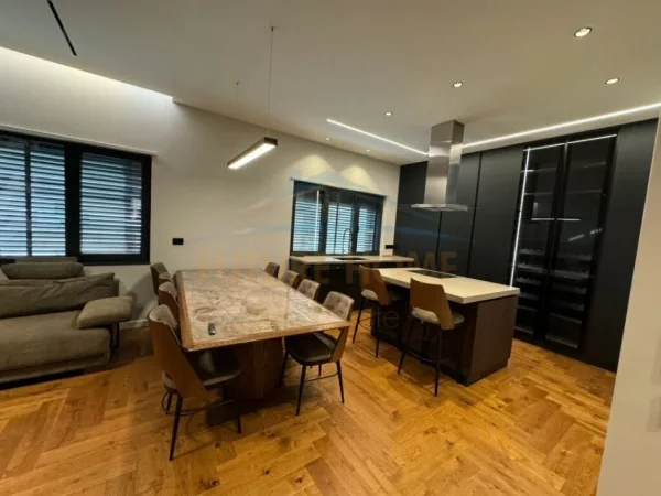 jepet me qera apartament 3+1 Kati 4, 120 m² 1.200 € (Qender Bluestar, Durres)
