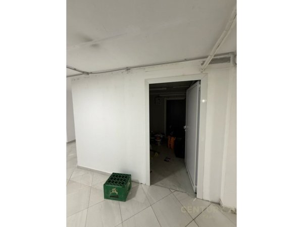 Shqiperi, jepet me qera ambjent biznesi Kati -1, 402 m² 4.500 € (Blloku)